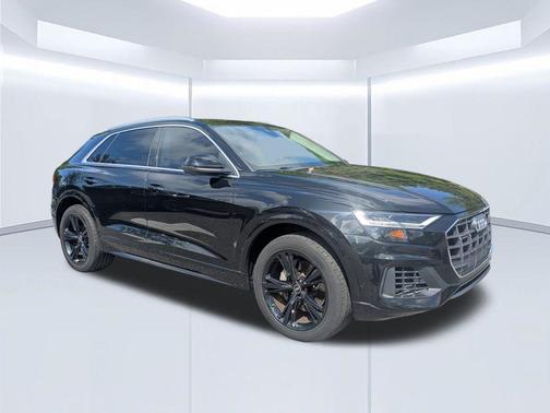 Mythos Black Metallic 2022 Audi Q8 55 Premium