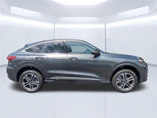 Daytona Gray Pearl 2026 Audi Q5 PLUS