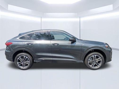 Daytona Gray Pearl 2026 Audi Q5 PLUS