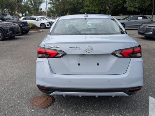Gray Sky Pearl 2025 Nissan Versa 1.6 SV