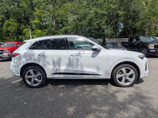 Glacier White Metallic 2025 Audi Q5 2.0T quattro Premium