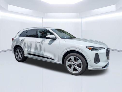 Glacier White Metallic 2025 Audi Q5 2.0T quattro Premium