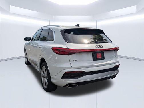 Glacier White Metallic 2025 Audi Q5 2.0T quattro Premium
