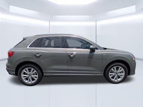 Chronos Gray Metallic 2025 Audi Q3 45 S line Premium