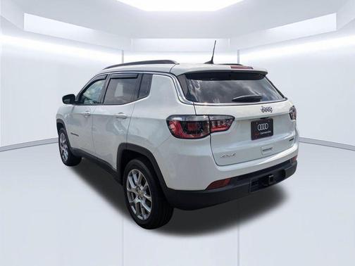 Bright White Clearcoat 2022 Jeep Compass Latitude Lux