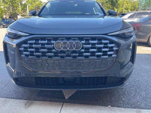 Tambora Gray Metallic 2025 Audi Q5 2.0T quattro Premium