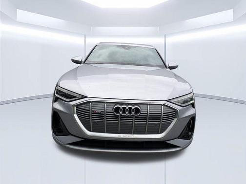 Florett Silver Metallic 2022 Audi e-tron S line Premium