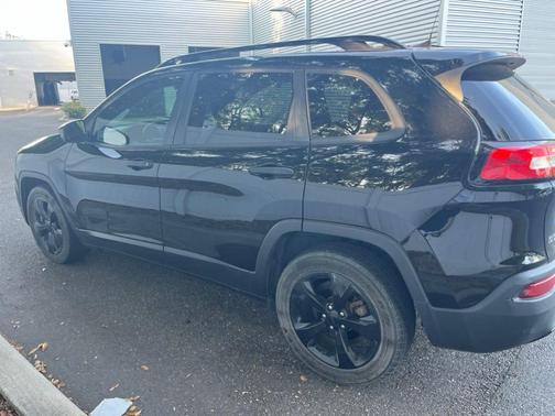 Diamond Black 2017 Jeep Cherokee Sport