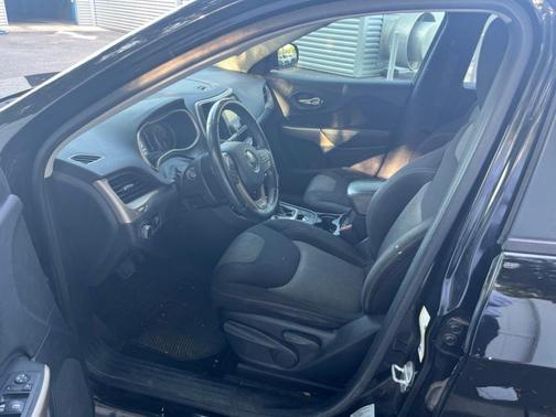 Diamond Black 2017 Jeep Cherokee Sport