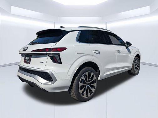 Glacier White Metallic 2026 Audi Q3 S line