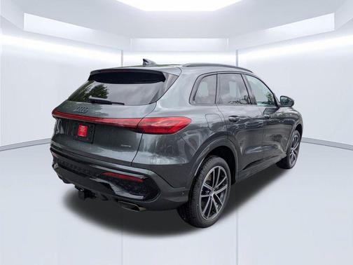 Daytona Gray Pearl 2026 Audi Q5 PLUS