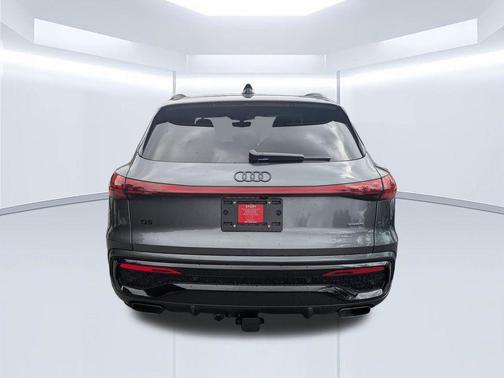 Daytona Gray Pearl 2026 Audi Q5 PLUS