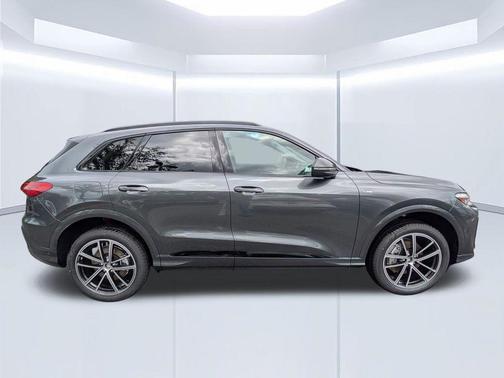 Daytona Gray Pearl 2026 Audi Q5 PLUS