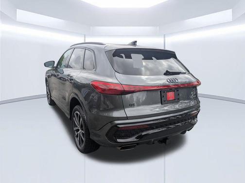 Daytona Gray Pearl 2026 Audi Q5 PLUS