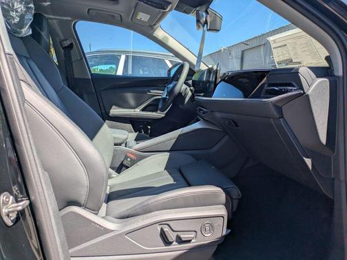 Mythos Black Metallic 2026 Audi Q5 PLUS