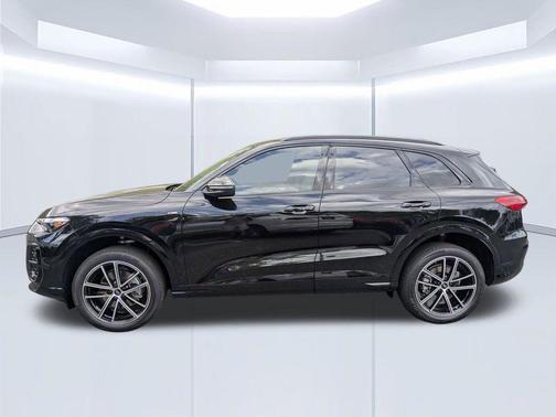 Mythos Black Metallic 2026 Audi Q5