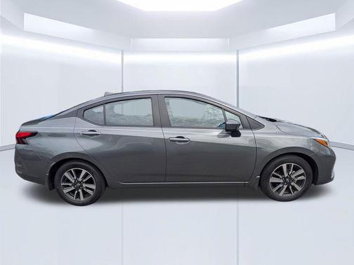 Gun Metallic 2025 Nissan Versa 1.6 SV