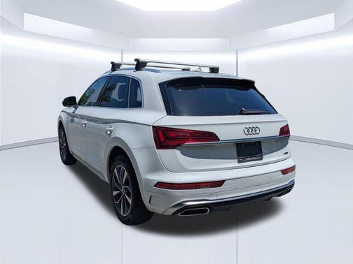 Glacier White Metallic 2022 Audi Q5 45 S line quattro Premium