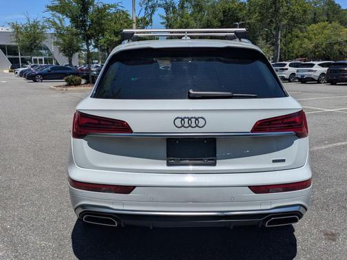 Glacier White Metallic 2022 Audi Q5 45 S line quattro Premium