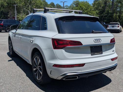 Glacier White Metallic 2022 Audi Q5 45 S line quattro Premium