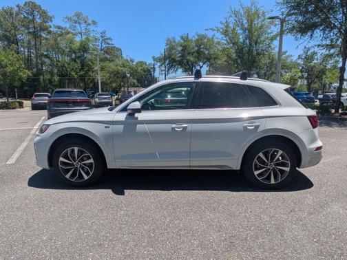 Glacier White Metallic 2022 Audi Q5 45 S line quattro Premium