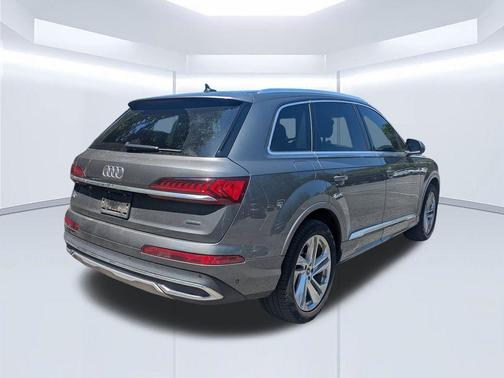 Samurai Gray Metallic 2023 Audi Q7 45 Premium