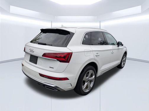 Ibis White 2022 Audi Q5 45 S line Prestige