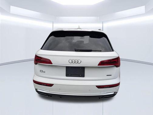 Ibis White 2022 Audi Q5 45 S line Prestige