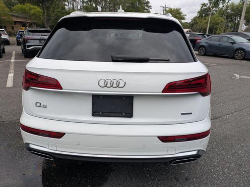 Ibis White 2022 Audi Q5 45 S line Prestige