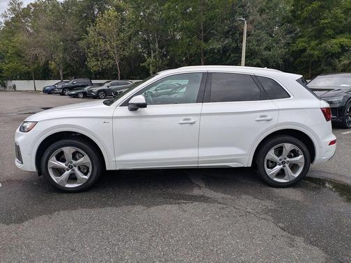 Ibis White 2022 Audi Q5 45 S line Prestige