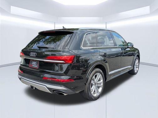 Mythos Black Metallic 2025 Audi Q7 55 Premium Plus