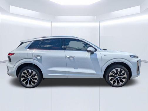 Glacier White Metallic 2026 Audi Q3 S line
