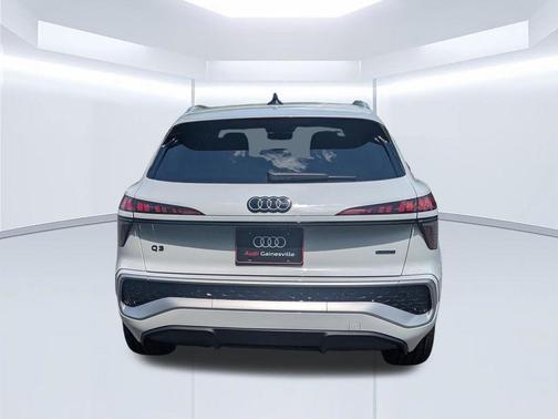 Glacier White Metallic 2026 Audi Q3 S line