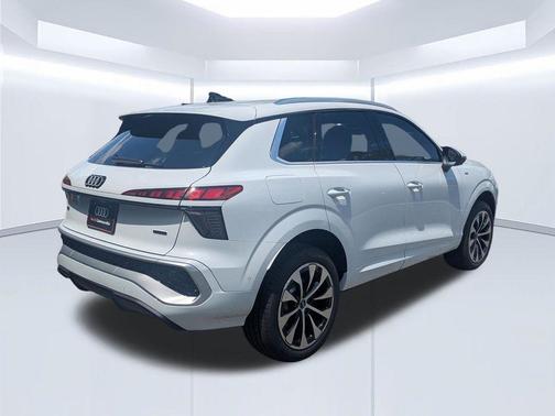 Glacier White Metallic 2026 Audi Q3 S line