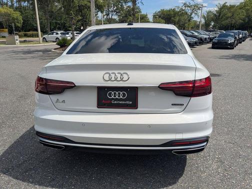 Glacier White Metallic 2022 Audi A4 40 Premium