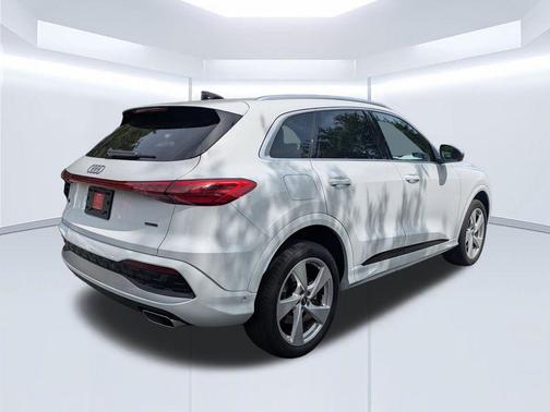 Glacier White Metallic 2025 Audi Q5 2.0T quattro Premium