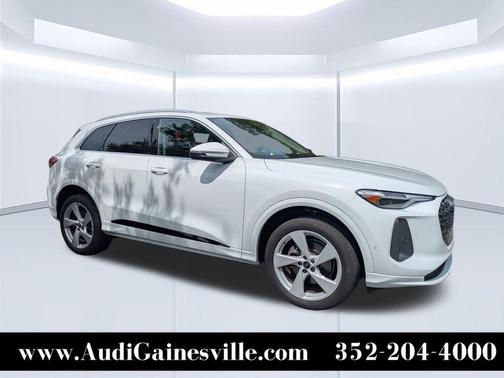 Glacier White Metallic 2025 Audi Q5 2.0T quattro Premium