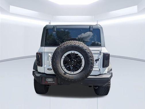 Oxford White 2024 Ford Bronco Badlands