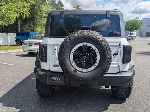 Oxford White 2024 Ford Bronco Badlands