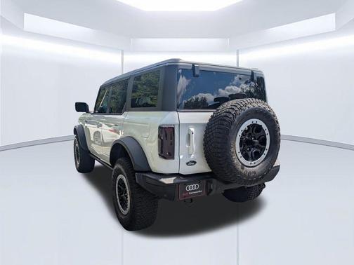 Oxford White 2024 Ford Bronco Badlands