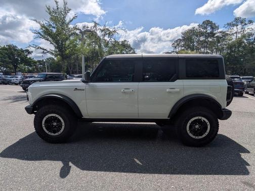 Oxford White 2024 Ford Bronco Badlands