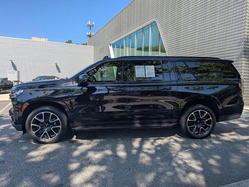 2022 Chevrolet Suburban RST