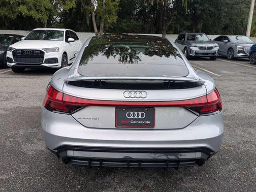 Florett Silver Metallic 2023 Audi e-tron GT Premium Plus