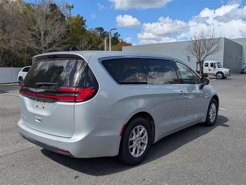 2023 Chrysler Pacifica Touring-L