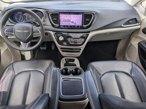 2023 Chrysler Pacifica Touring-L