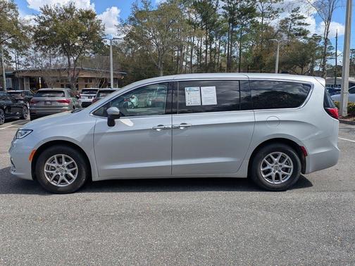 2023 Chrysler Pacifica Touring-L
