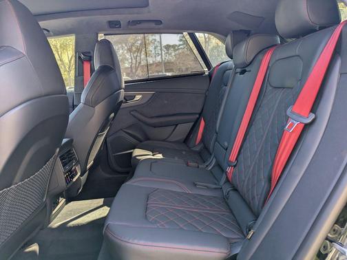 Mythos Black Metallic 2026 Audi SQ8 4.0T Prestige