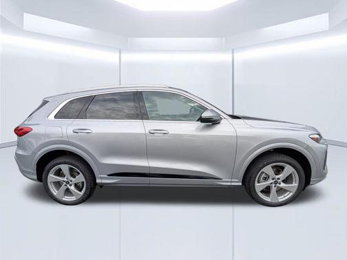 Florett Silver Metallic 2026 Audi Q5 PLUS