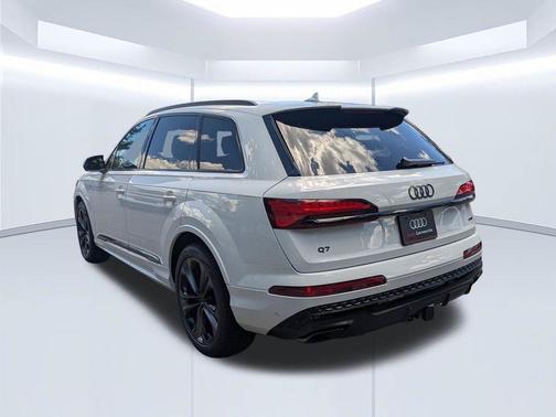Glacier White Metallic 2026 Audi Q7 55 Premium