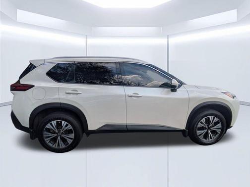 White 2021 Nissan Rogue SV